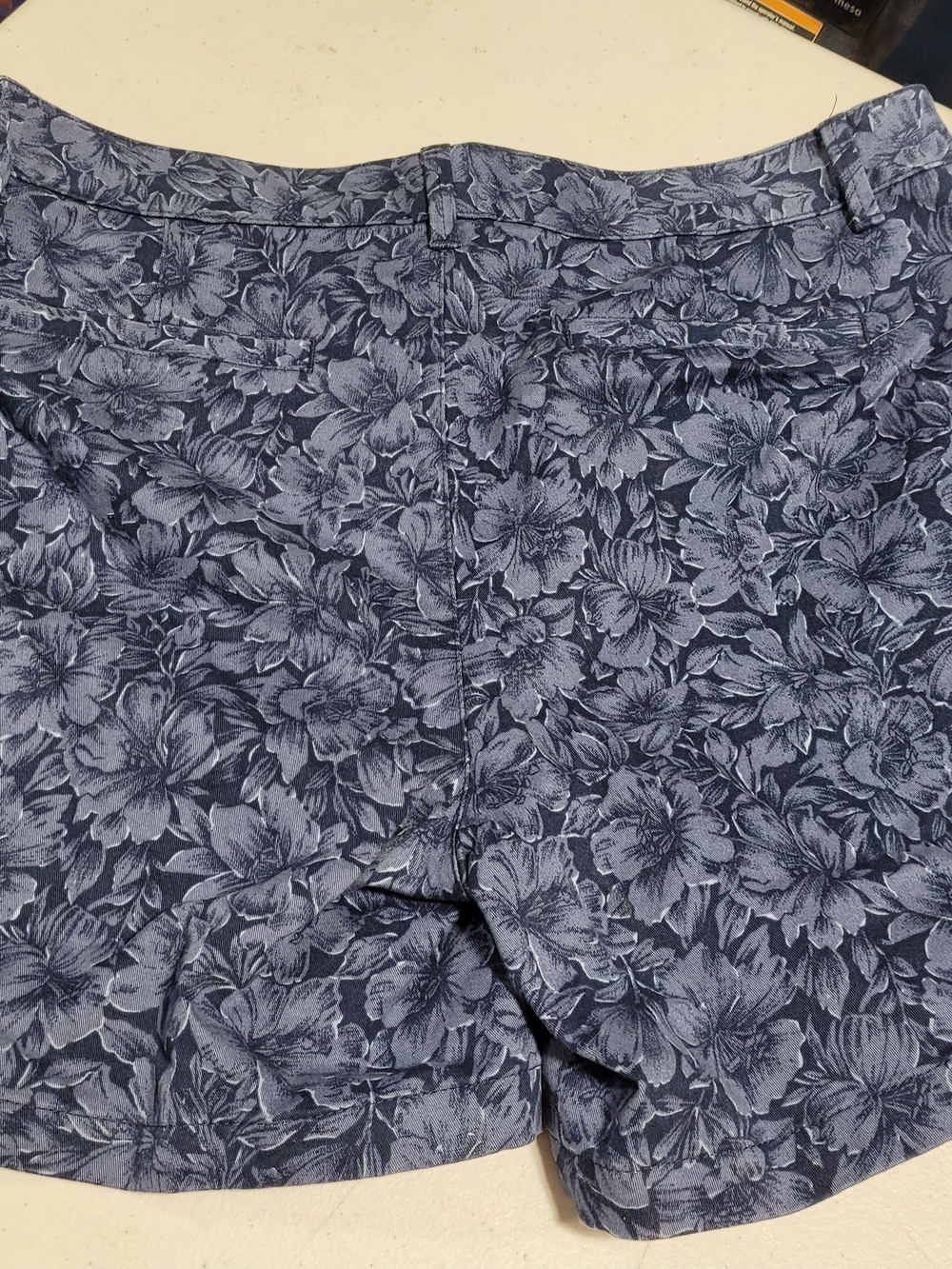 Amazon Essentials Blue Floral Women's Shorts - Picture 2 of 4
